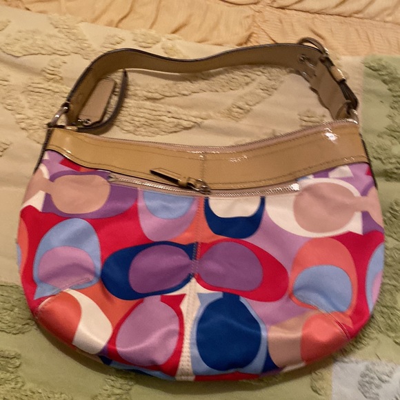 Coach Bag older Style.patent handle and too like new. - Picture 3 of 6